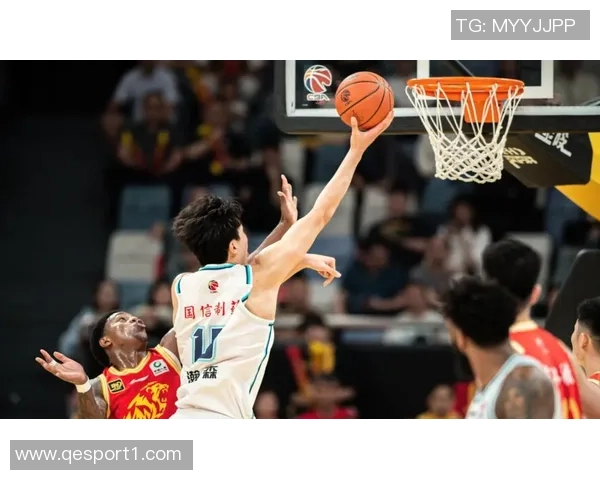 苏群分析明星中锋背打优势杨瀚森需加强防守跑动与三分能力